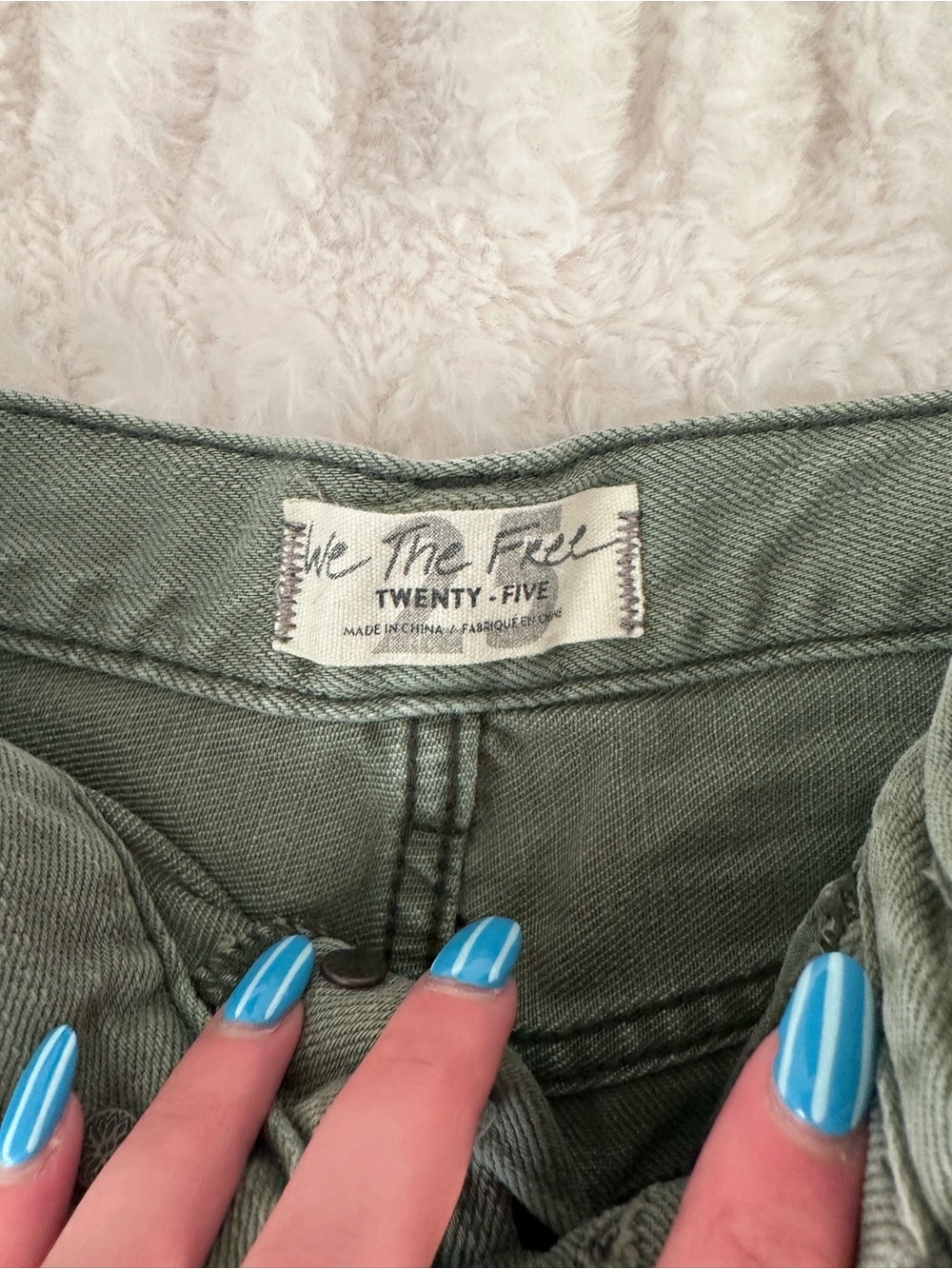 We The Free Olive Green Distressed Denim Shorts Size 25 - Picture 5 of 6